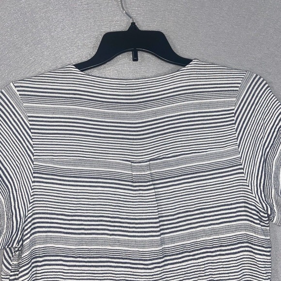 Torrid Top Womens 2 Gray White Striped Cap Sleeve V Neck Stretch Casual Buttons - Picture 12 of 14